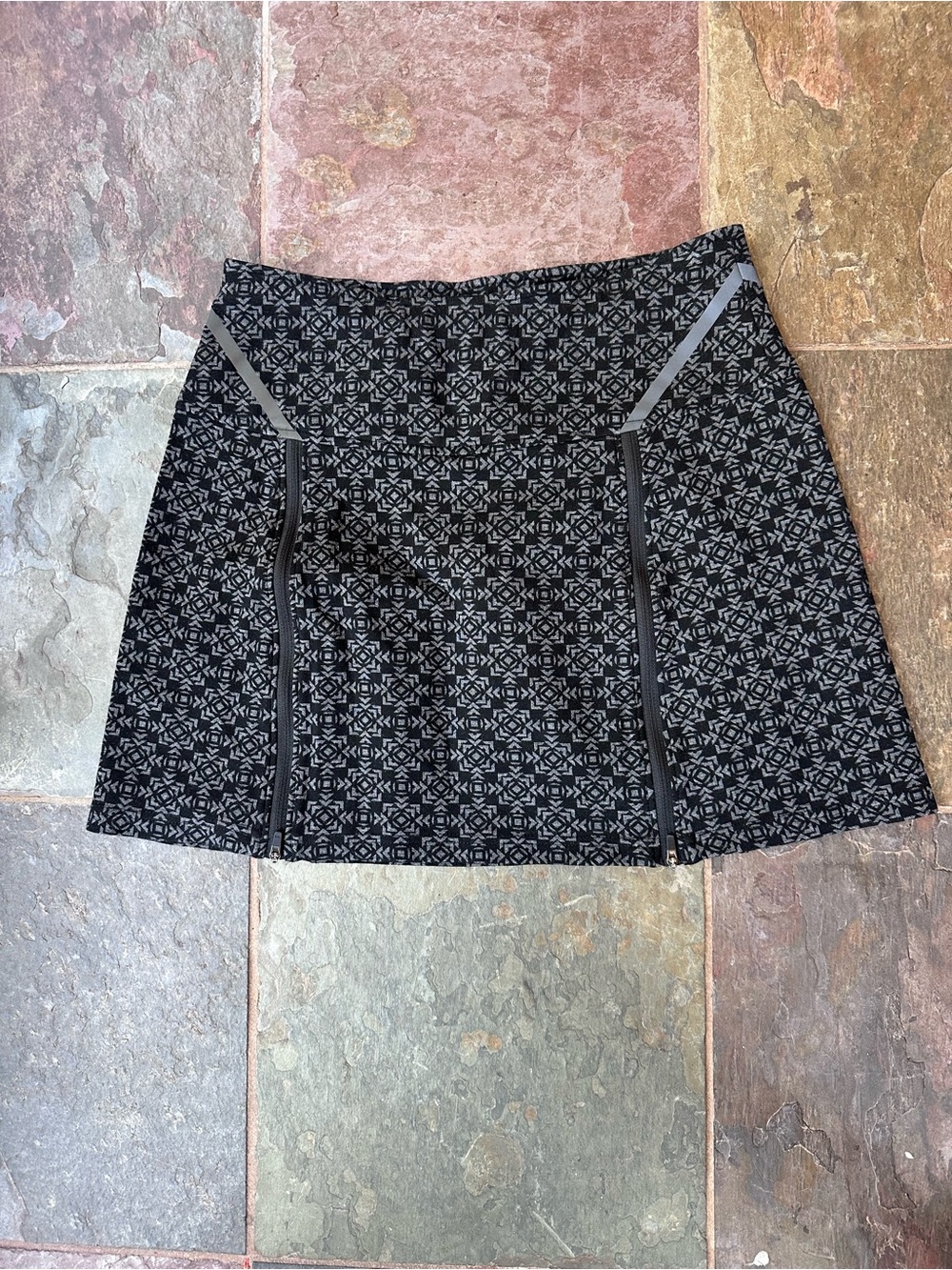 Title nine Black & Gray Patterned Mini Skirt -xs